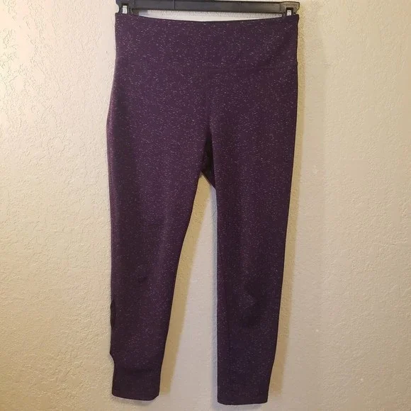 VOGO Athletica Women's Yoga Capri Leggings Sz Small Burgundy - Picture 1 of 4